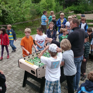 gs_tischkicker_2 Montessori-Schulzentrum Leipzig - Neuigkeiten Grundschule 2012 - Tischkicker-EM im Hort